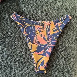 Skatie. Bikini Bottoms. Style: Kelly. Print: Anguilla.